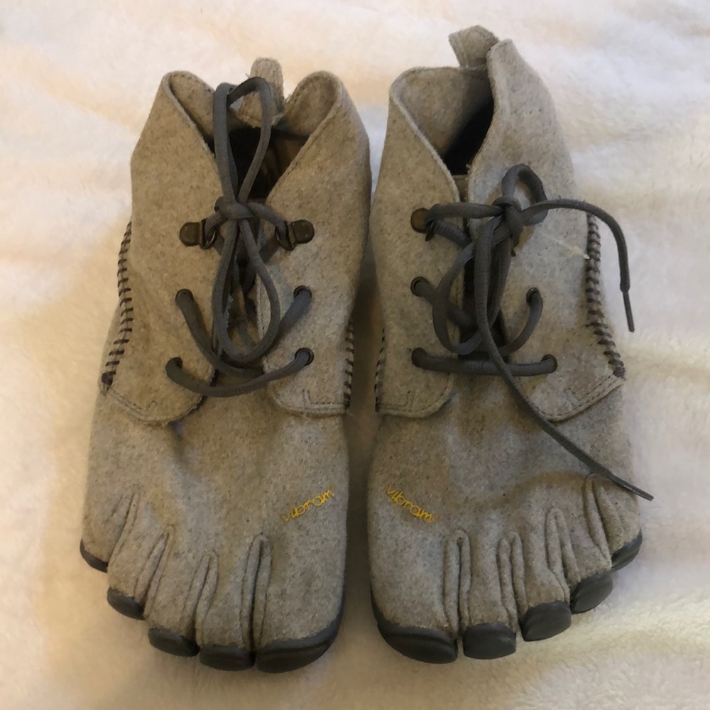 Men’s Vibram grey wool material 5 toe shoes